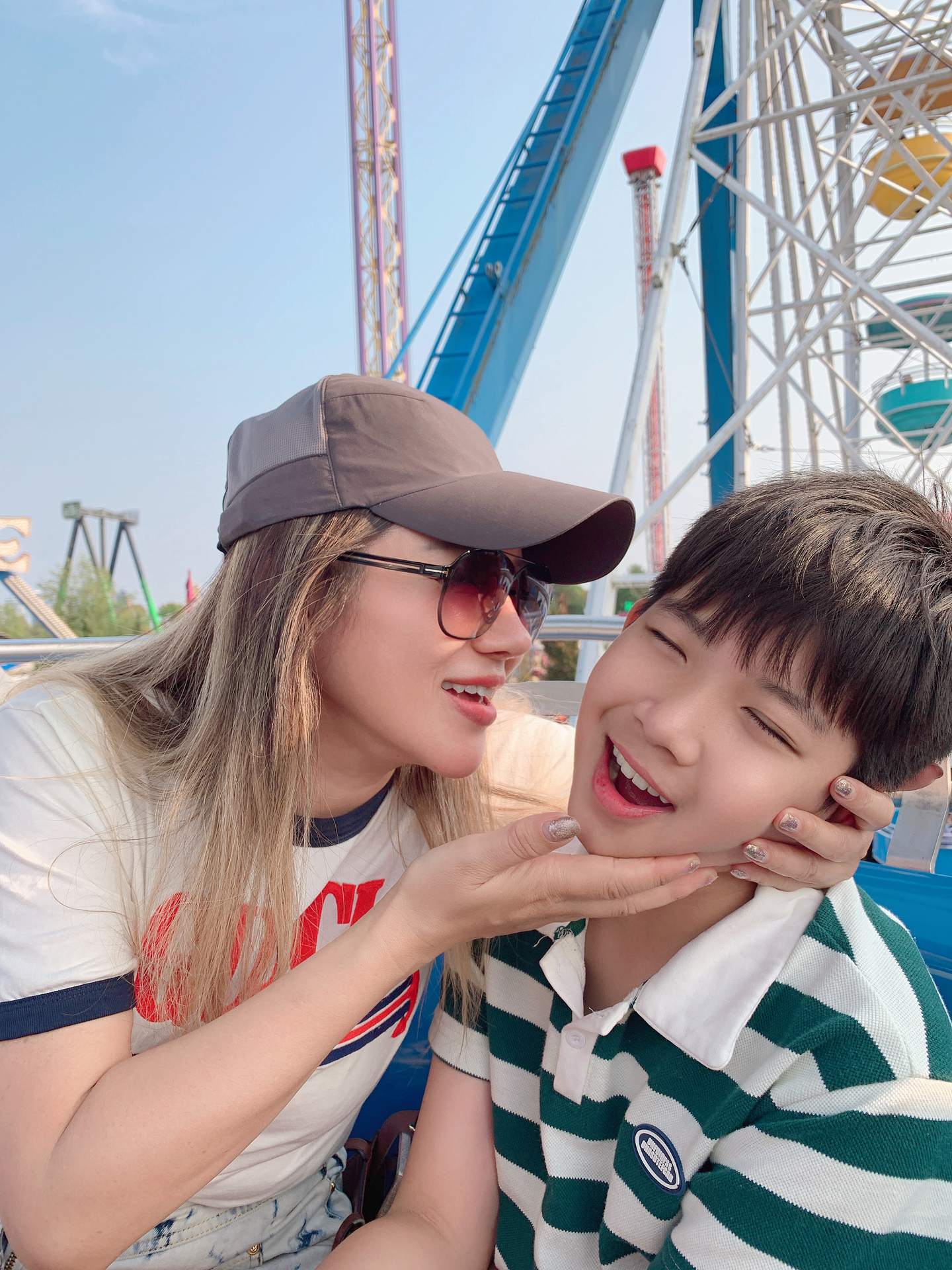 An assistant and a young client laughing together at the fair